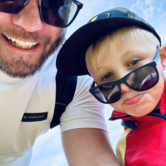 Maximilian Stelzl con suo figlio
